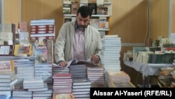 في معرض الكتاب بالنجف