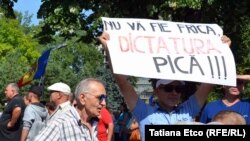 Пратэст супраць зьмяшанай выбарчай сыстэмы перад малдаўскім парлямэнтам