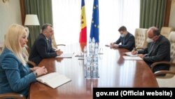 La întâlnirea între premierul Ion Chicu și ambasadorul Daniel Ioniță