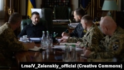 Володимир Зеленський провів нараду з головнокомандувачем ЗСУ Михайлом Драпатим, керівником Генштабу ЗСУ Ігорем Скибюком, в.о. міністра оборони Євгенієм Хмарою та заступником голови ОП Павлом Палісою