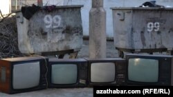 Turkmenistan -- TV's are in garbage in Ashgabat, 16Feb2013