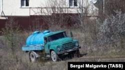 Подвоз воды в Симферополе, архивное фото