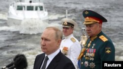 Рускиот претседател Владимир Путин на прославата на Денот на морнарицата во Санкт Петерсбург