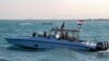 Anëtarët e rojës bregdetare të Jemenit duke patrulluar me një anije në Detin e Kuq, në afërsi të ngushticës strategjike Bab al-Mandab Strait, 12 dhjetor 2023.
