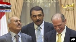 A TV grab shows President Ali Abdullah Saleh (left) and U.S. ambassador Gerald Feierstein (right) as ruling party leaders signed an exit agreement at the Presidential Palace in Sanaa on May 22. Saleh did not sign the deal.