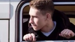 Nawalnynyň tarapdarynyň okuwdan çykarylmagy Russiýada talyp aktiwizmi bilen bagly jedel döredýär