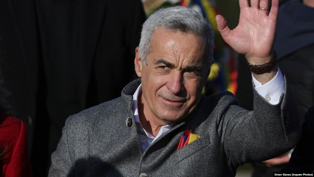 Călin Georgescu, liderul suveranist cu un trecut controversat, se luptă mai nou cu serviciile secrete.