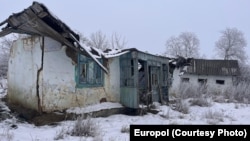 O casă din județul Botoșani în care, scriptic, ar avea domiciliu mai multe persoane cu dublă cetățenie.