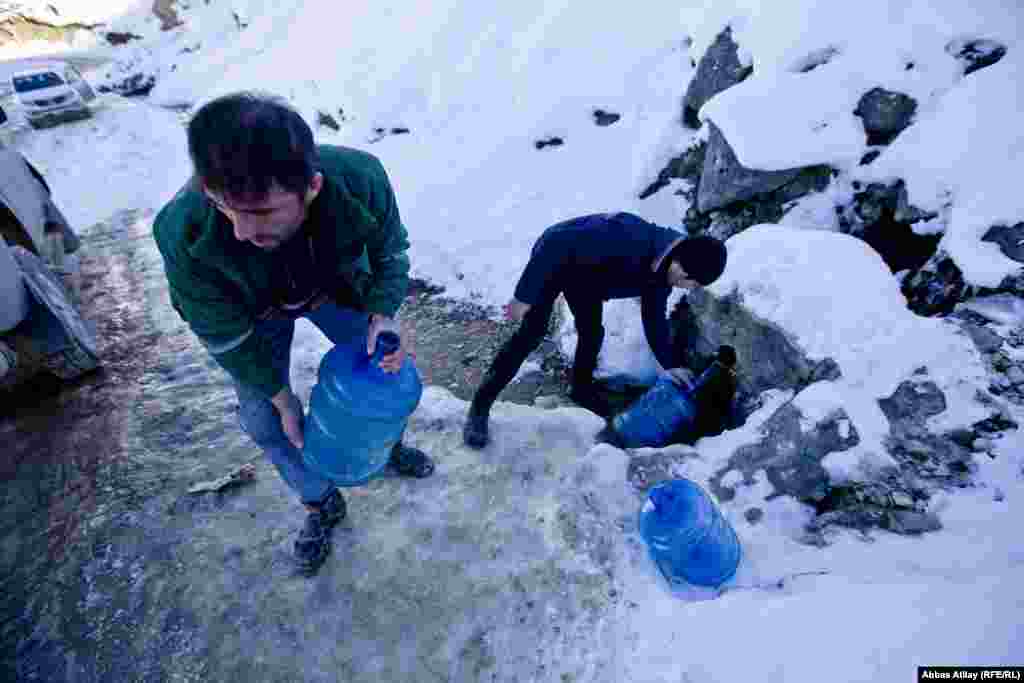 Şəlalənin suyu içməli olduğu üçün bir çoxları onun əriyən buzlarından axan suyu içmək məqsədi ilə istifadə edirlər.