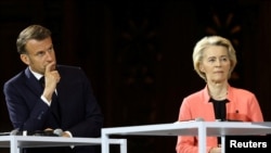 Президентът на Франция Еманюел Макрон и председателката на Европейската комисия Урсула фон дер Лайен