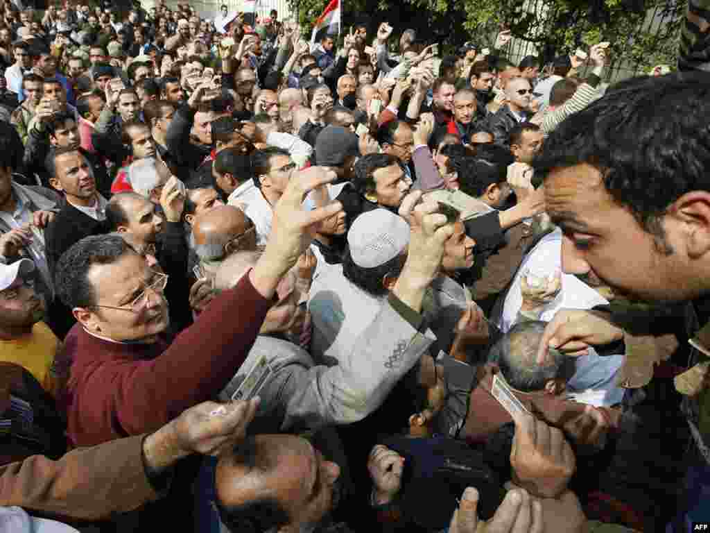 Тысячи египтян собрались на площади Тахрир в Каире для "марша миллиона" 