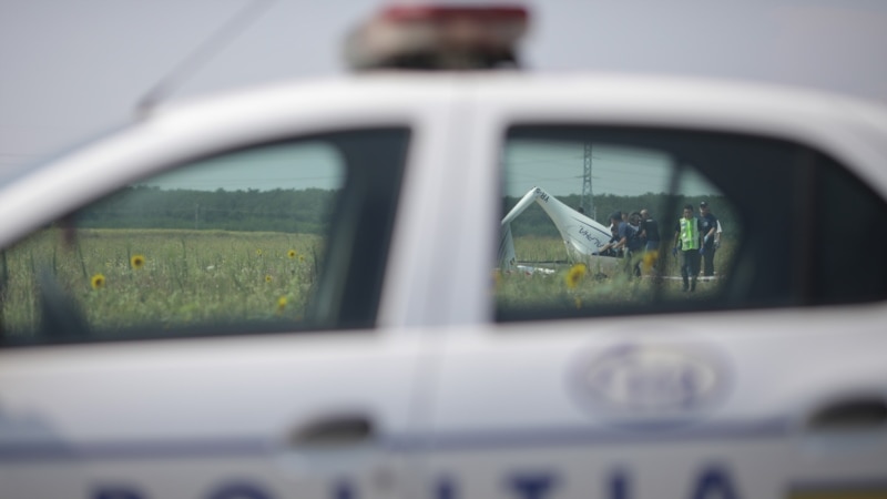 Avion de mici dimensiuni prăbuşit în curtea Astra Vagoane Arad. Doi oameni au murit