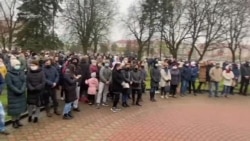 ბელარუსში დააკავეს მოკლული დემონსტრანტის მემორიალზე მგლოვიარეები