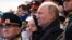 Рускиот претседател Владимир Путин на Денот на победата во центарот на Москва на 9 мај.