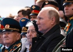 Vladimir Putin, la parada din 9 Mai 2022. Rusia celebrează în 9 Mai Ziua Victoriei. Războiul din Ucraina a deturnat sensul ei, spun comentatorii.
