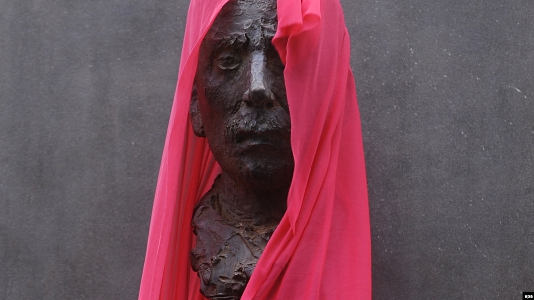 Открытие памятника Рильке в Праге, 2011 год