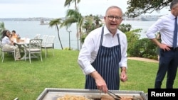 Premierul australian, Anthony Albanese, a găzduit un eveniment în aer liber care să marcheze interdicția impusă minorilor sub 16 de a avea cont pe rețelele sociale. 10 decembrie 2025.