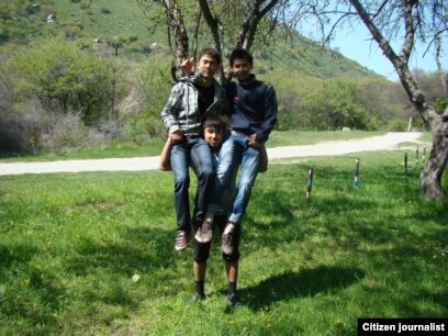 Қыз менің мүшемді қалай сорады Видеода жас порно жұлдыздар