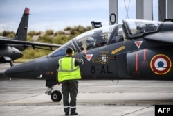 Un pilot ucrainean la instrucție, la bordul unui avion de vânătoare Alpha Jet, la o bază militară din sud-vestul Franței, la 14 iunie 2024.