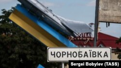 23 листопада сили РФ завдали удару по Чорнобаївці на Херсонщині – загинули три людини, щонайменше п’ятеро поранені, повідомив міністр внутрішніх справ України Ігор Клименко