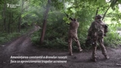 „Robotul aici nu face față”: Un voluntar ucrainean de 60 de ani aprovizionează trupele de pe linia frontului