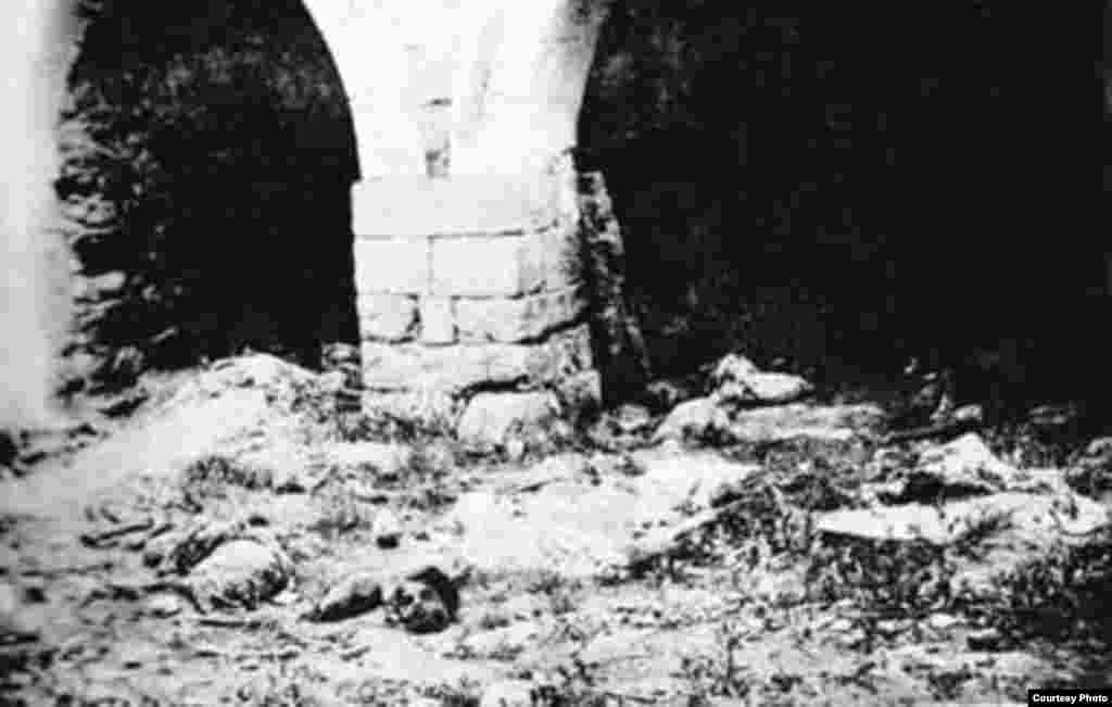 Beheaded bodies of Armenian workers, involves in the construction of Bitlis road