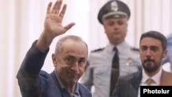 Armenia -- Former President Robert Kocharian waves to supporters during his trial in Yerevan, September 17, 2019.