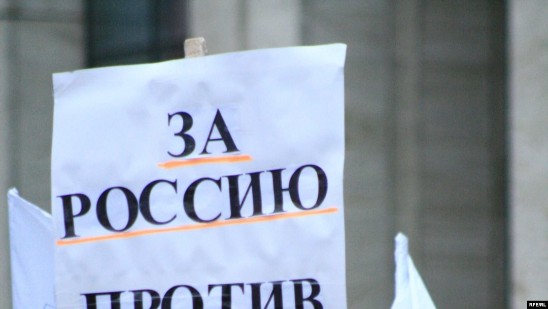 Популярный слоган несогласных громко звучал над головами собравшихся