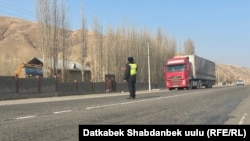 Ош–Сары-Таш–Эркечтам унаа жолу. Алай району.