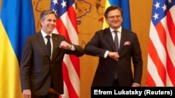 U.S. Secretary of State Antony Blinken (left) and Ukrainian Foreign Minister Dmytro Kuleba (file photo)