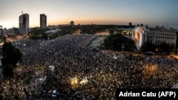 Guvernul României înconjurat de protestatari, 10 august 2018. 