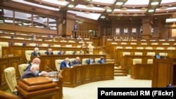 Sesiunea Parlamentului. Opoziția este absentă