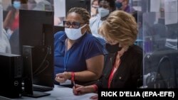 ABŞ-nyň Arizona ştatynda sesler sanalýar.