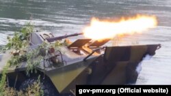 Blindatele rusești au trecut din nou râul Nistru