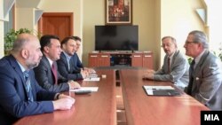 Партиска делегација на СДСМ предводена од претседателот Зоран Заев, денеска се сретна со делегација на ОБСЕ предводена од Шефот на мисијата во земјава, амбасадорот Клеменс Која.