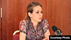 თინათინ ავალიანი