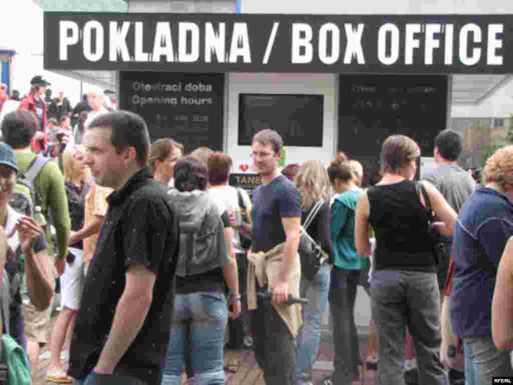 Festivalul Internațional al Filmului de la Karlovy Vary, 2009 - Instantanee de Raluca Mănescu