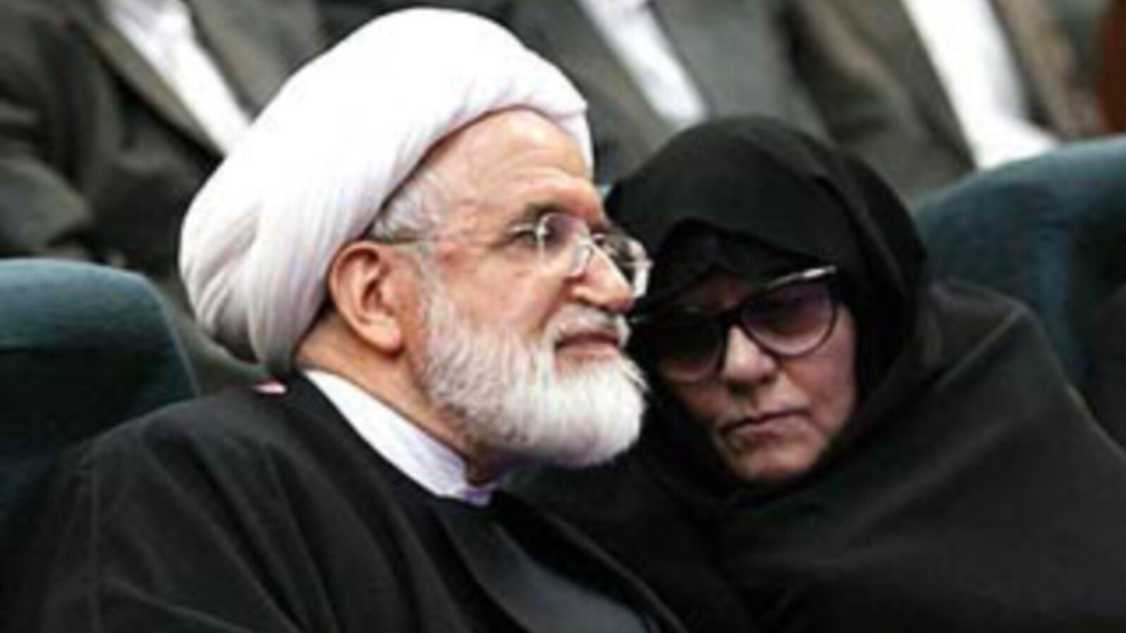 پیام کروبی به روحانی: استبداد نهادینه شده و صدای مردم به جایی نمی‌رسد