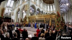 Regele Olandei Willem-Alexander și Regina Maxima la cermonia de încoronare din biserica Nieuwe Kerk church Amsterdam, 30.04.2013.