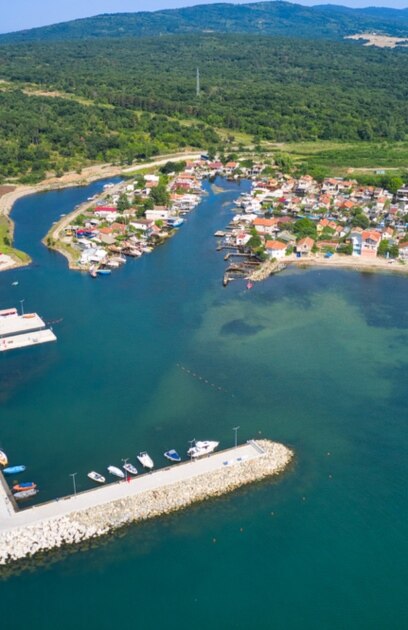 По граница и по море Правителството планира да продаде хиляди