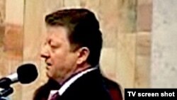 Vlad Țurcan anunță în Parlament retragerea celor 4 deputați comuniști din fracțiunea PCRM