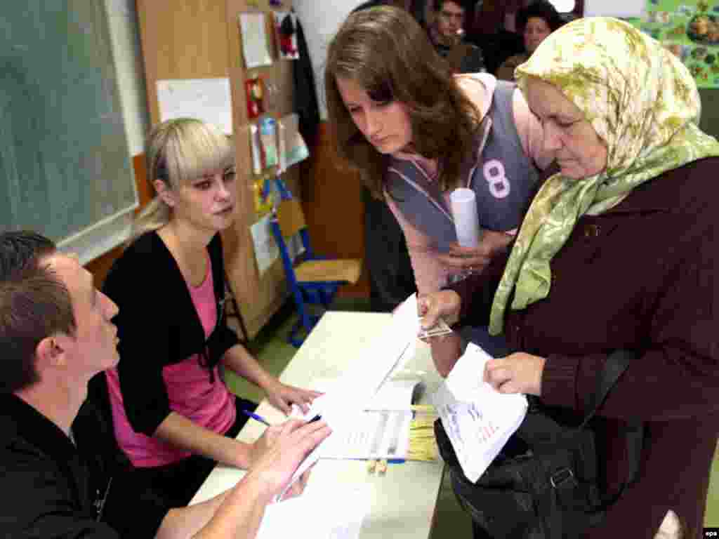 Lokalni izbori u Bosni i Hercegovini - Na lokalnim izborima u BiH najveći broj glasova su odnijele Stranka demokratske akcije i Savez nezavisnih socijaldemokrata. Najvećim gubitnikom izbora smatra se Stranka za BiH Harisa Silajdžića. 
