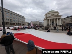 Акцыя беларусаў у Варшаве з нагоды прэзыдэнцкіх выбараў у Беларусі. Варшава, 26 студзеня 2025 году