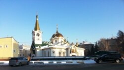 Вознесенский кафедральный собор вблизи Нарымского сквера. Новосибирск