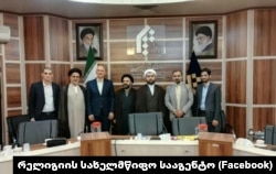 "ორმხრივი სურვილი გამოიხატა ჯანსაღი და ტრადიციული ისლამის გაძლიერების კუთხით თანამშრომლობისათვის. ვიზიტის ბოლო დღეს ირანის დედაქალაქ თეირანში „საერთაშორისო ისლამური ურთიერთობების და კულტურის ცენტრის“ ხელმძღვანელთან შეხვედრა გაიმართა", - წერდა შეხვედრის შემდეგ რელიგიის სააგენტო.