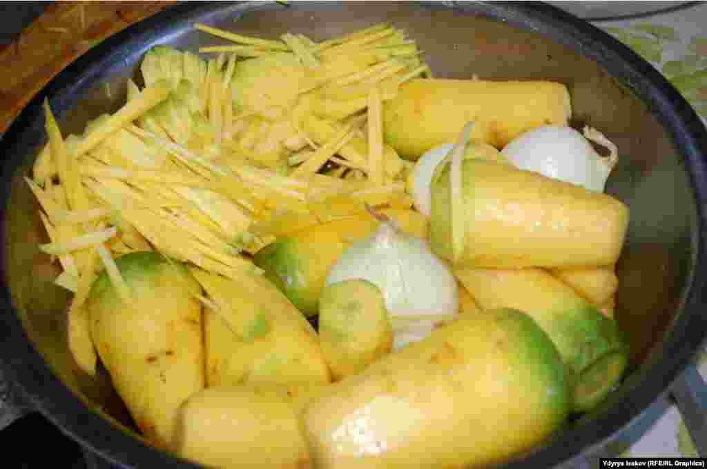 Ашка күрүчтүн салмагы менен бирдей сары сабиз кошулушу керек