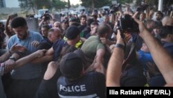 გამოსახლება თვალჭრელიძის ქუჩიდან