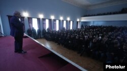 Armenia -- Opposition leader Vazgen Manukian meets with opposition supporters in Ararat, January 26, 2021.