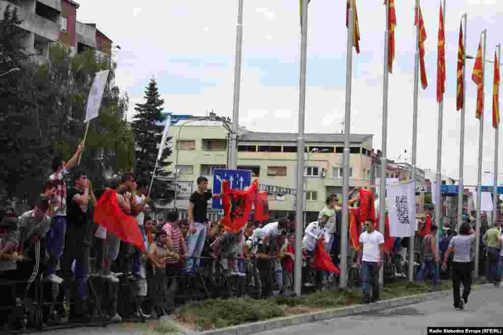 Протести на Албанците против полициската операција Монструм.