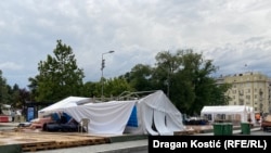 U nevremenu je oštećen deo šatora u "Ćacilendu" ispred Skupštine Srbije, 8. jul 2025.